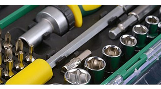 如何为设备选择性能最佳的电子连接器？